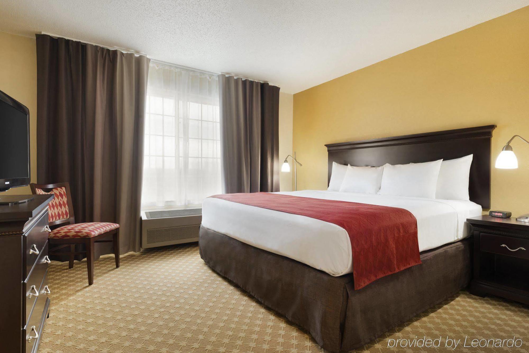Quality Inn & Suites Alexandria Bagian luar foto