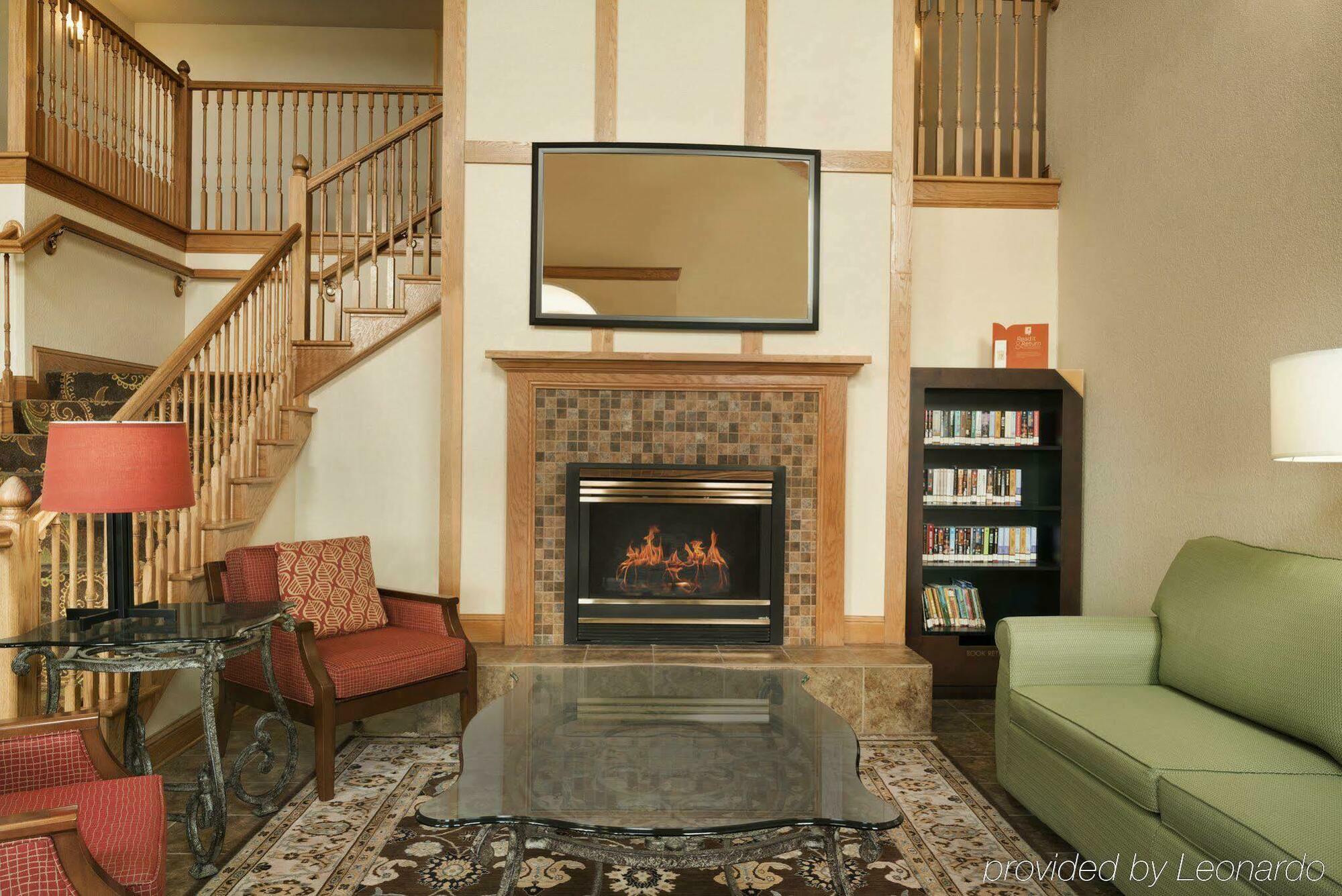 Quality Inn & Suites Alexandria Bagian luar foto
